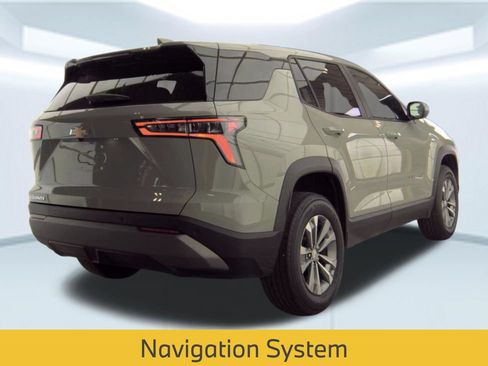 Used 2025 Chevrolet Equinox LT FWD image 2