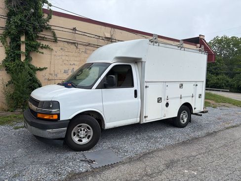 Used 2019 Chevrolet Express 3500 w/ Power Convenience Package RWD image 2