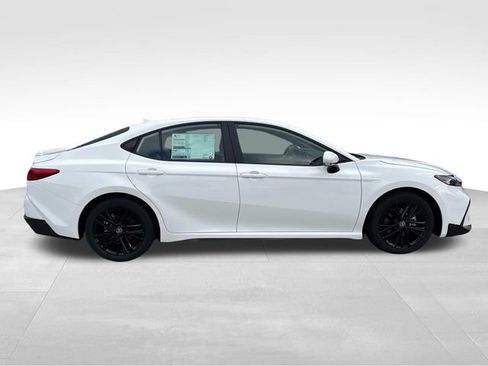 New 2026 Toyota Camry SE image 9