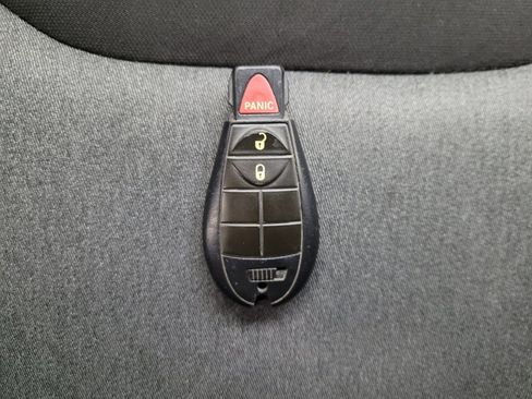 Used 2016 Jeep Cherokee Sport image 32