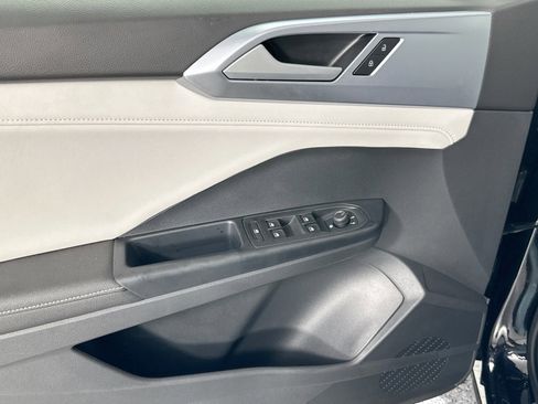 New 2025 Volkswagen Taos SE image 14