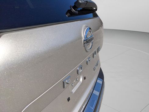Used 2021 Nissan Rogue Platinum image 14
