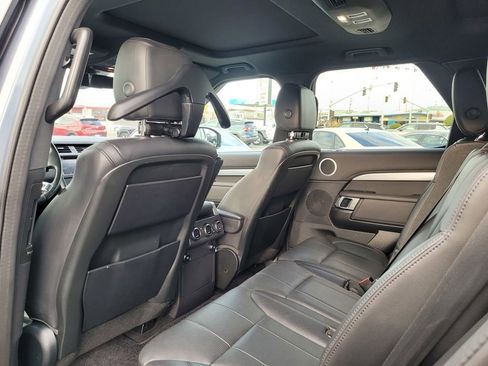 Used 2020 Land Rover Discovery Landmark image 15