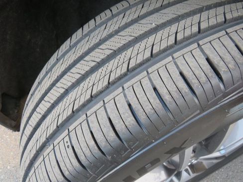 Used 2017 Jeep Grand Cherokee Limited image 36