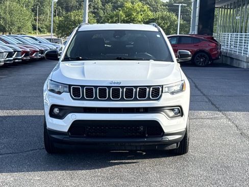 Used 2024 Jeep Compass Latitude AWD/4WD image 13