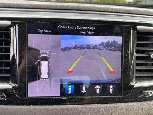 Used 2019 Chrysler Pacifica Touring Plus w/ Advanced Safetytec Group FWD image 8