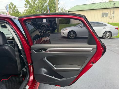 Used 2018 Volkswagen Passat 2.0T R-Line FWD image 24