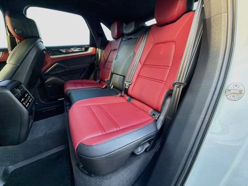 Used 2025 Porsche Cayenne S AWD/4WD image 20