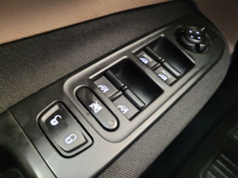 Used 2015 Jeep Renegade Latitude AWD/4WD image 27