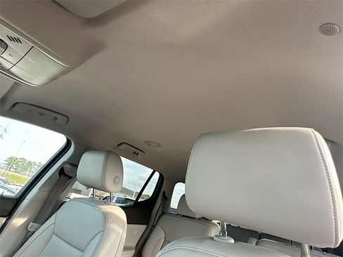 Used 2020 GMC Acadia SLT w/ Premium Package image 11