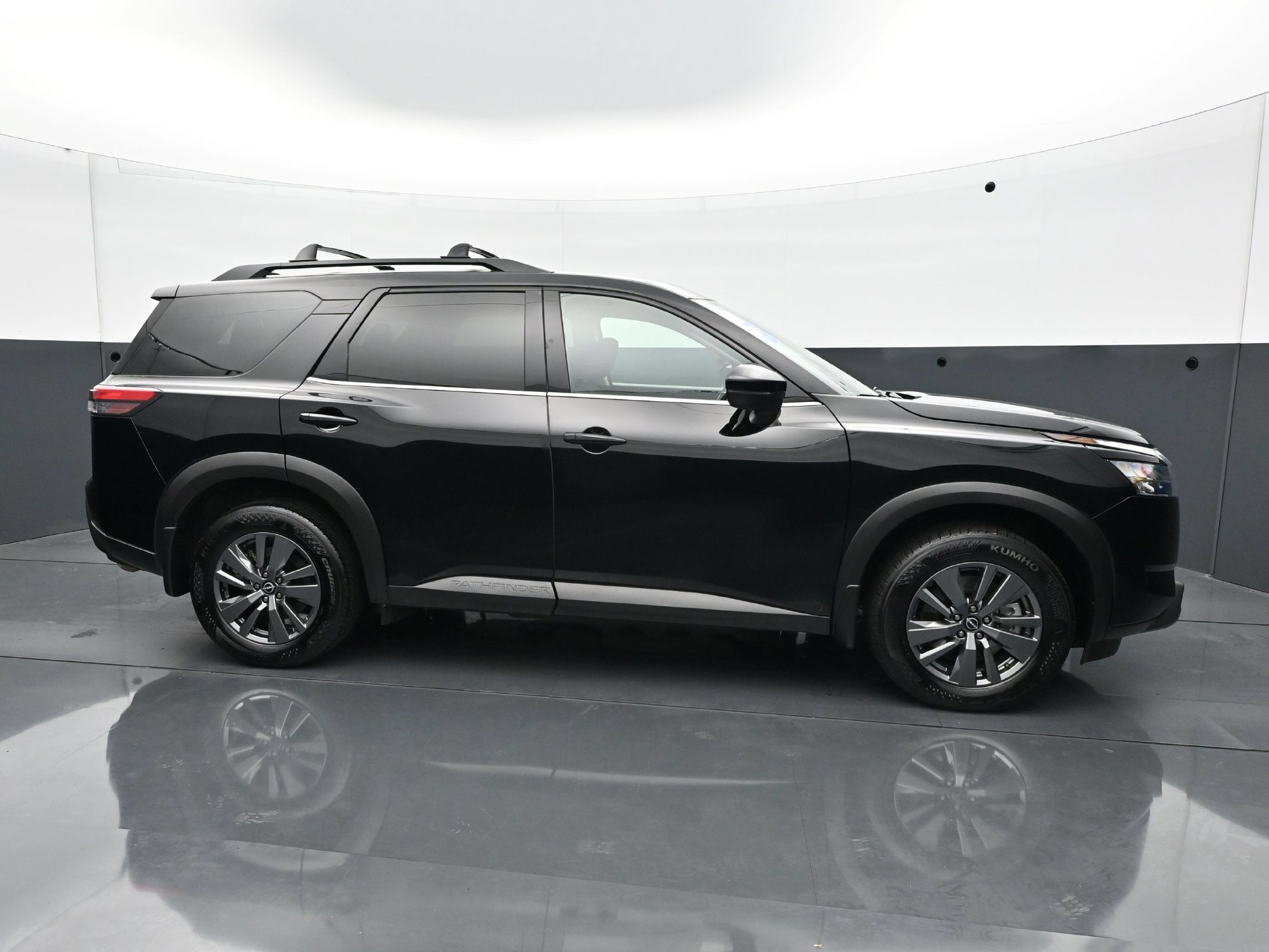 Used 2025 Nissan Pathfinder SV w/ SV Premium Package AWD/4WD image 8