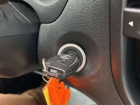 Used 2018 Mercedes-Benz Metris Passenger image 33