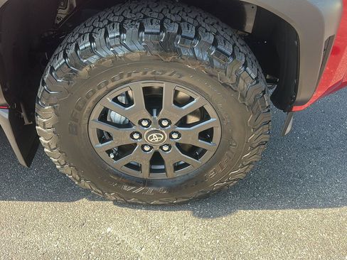 Used 2025 Toyota 4Runner SR5 AWD/4WD image 8