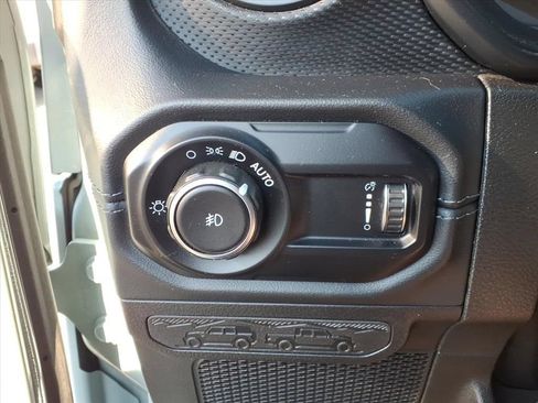 Used 2024 Jeep Wrangler Unlimited Rubicon w/ Technology Group AWD/4WD image 11