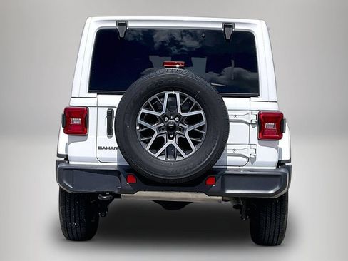 Used 2025 Jeep Wrangler Unlimited Sahara AWD/4WD image 6