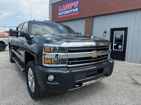 Used 2018 Chevrolet Silverado 2500 High Country w/ Duramax Plus Package AWD/4WD image 3