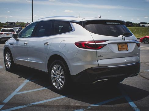 Used 2019 Buick Enclave Essence FWD image 8