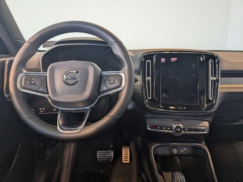 Used 2022 Volvo XC40 P8 Recharge Plus image 18