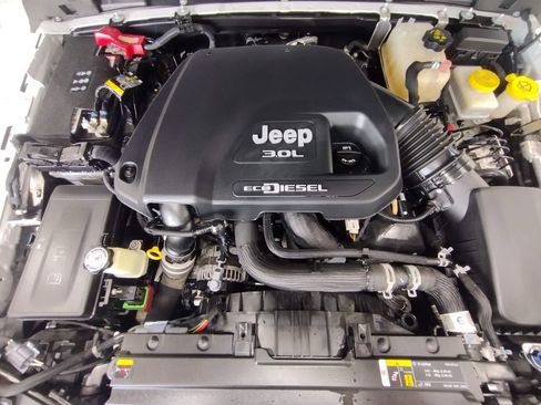 Used 2020 Jeep Wrangler Unlimited Sahara AWD/4WD image 10