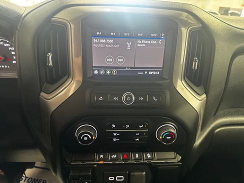 Used 2022 Chevrolet Silverado 1500 Custom Trail Boss w/ LPO, Dark Essentials Package AWD/4WD image 13