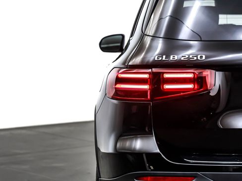 Certified 2024 Mercedes-Benz GLB 250 image 16