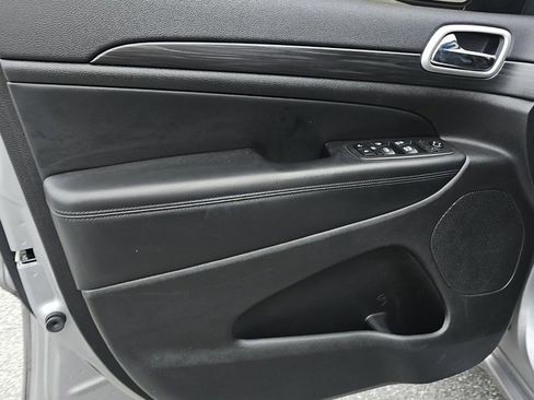 Used 2019 Jeep Grand Cherokee Altitude image 11