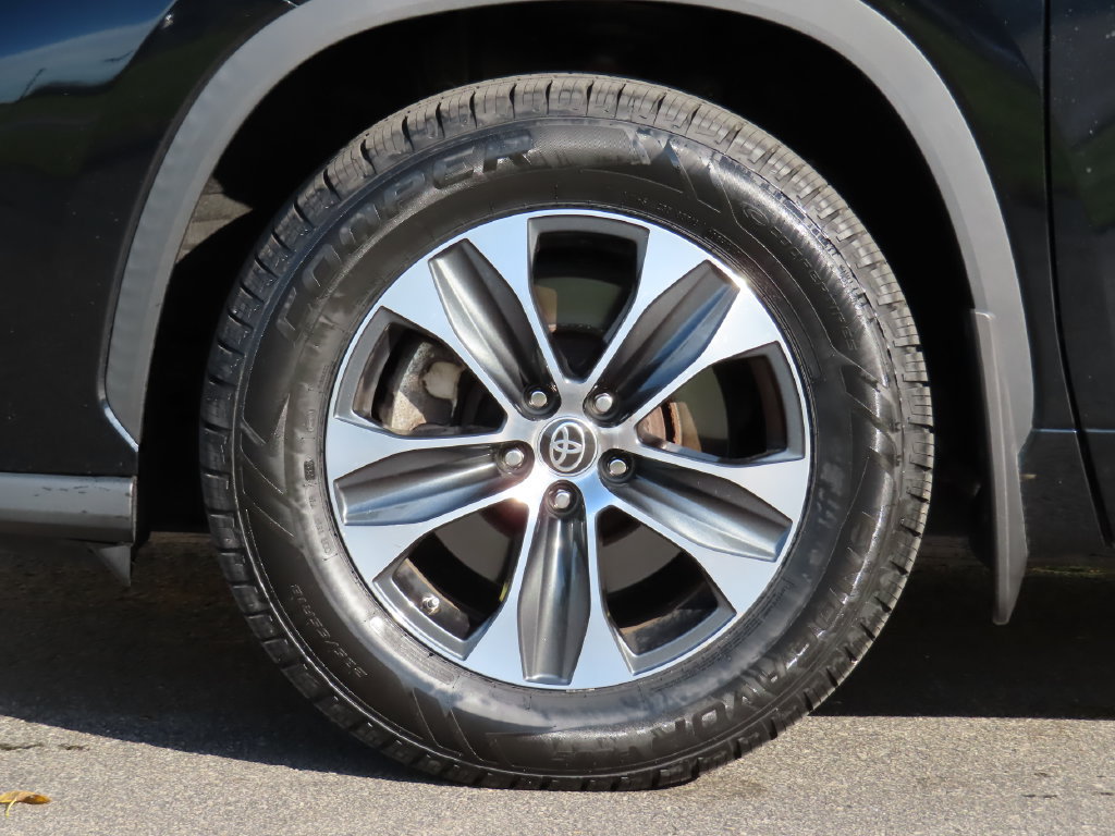 Used 2021 Toyota Highlander XLE AWD/4WD image 15