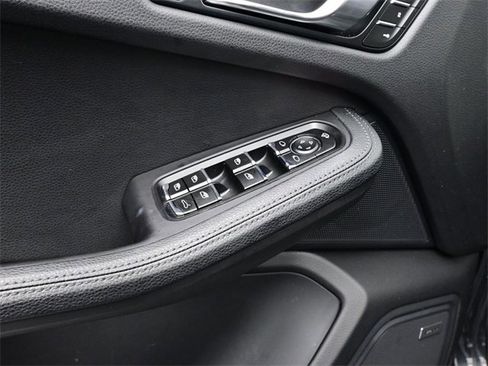 Used 2025 Porsche Macan image 15