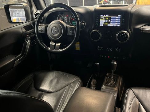 Used 2015 Jeep Wrangler Unlimited Sahara w/ Connectivity Group image 22