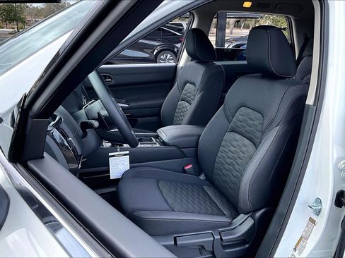 New 2026 Nissan Pathfinder S image 9