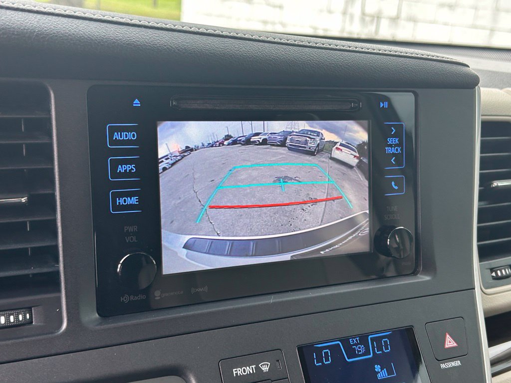 Used 2016 Toyota Sienna XLE FWD image 31