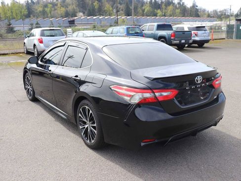 Used 2018 Toyota Camry SE w/ Moonroof Package image 7