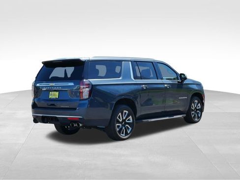 Used 2021 Chevrolet Suburban Premier w/ Premium Package AWD/4WD image 10
