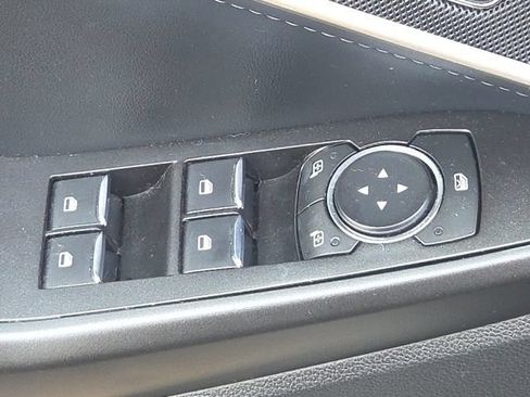 Used 2020 Ford Explorer XLT w/ Equipment Group 202A AWD/4WD image 25