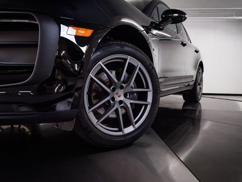 Certified 2025 Porsche Macan AWD/4WD image 12