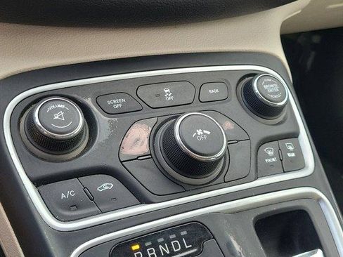 Used 2017 Chrysler 200 Limited Platinum image 26