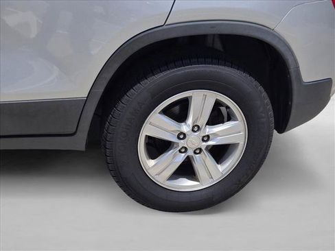 Used 2017 Chevrolet Trax LT w/ LT Convenience Package AWD/4WD image 8