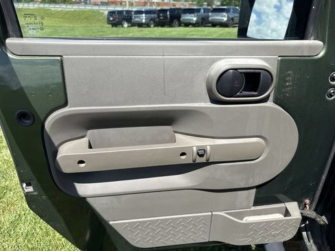 Used 2009 Jeep Wrangler Unlimited Sahara AWD/4WD image 20