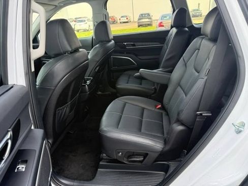 Used 2024 Kia Telluride EX w/ EX Captain's Chair Package AWD/4WD image 22