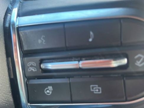 Used 2025 GMC Acadia Elevation w/ Elevation Premium Package AWD/4WD image 17