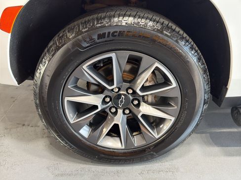 Used 2023 Chevrolet Tahoe Z71 w/ Luxury Package AWD/4WD image 9