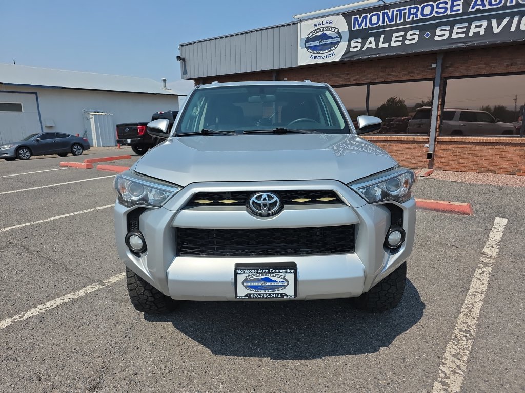 Used 2017 Toyota 4Runner SR5 AWD/4WD image 2