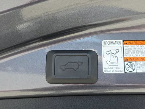 Used 2017 Toyota RAV4 Limited w/ Advanced Technology Package FWD image 17