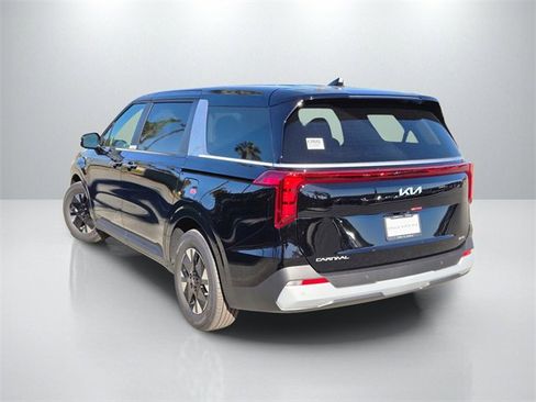 New 2026 Kia Carnival LXS image 8