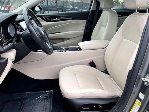 Used 2018 Buick Regal Essence image 7