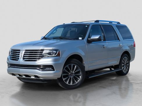 Used 2016 Lincoln Navigator Select image 1