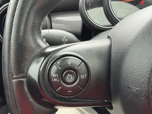 Used 2021 MINI Cooper 2-Door Hardtop image 21