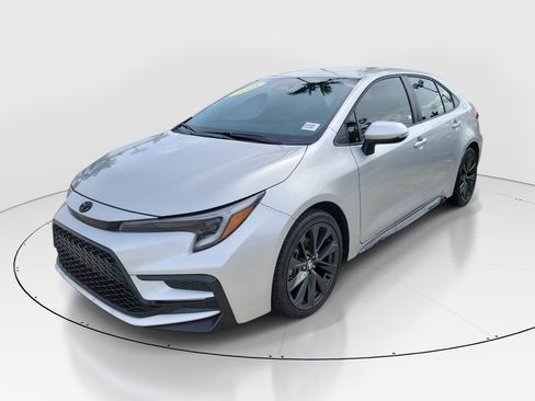 Used 2025 Toyota Corolla SE FWD image 3