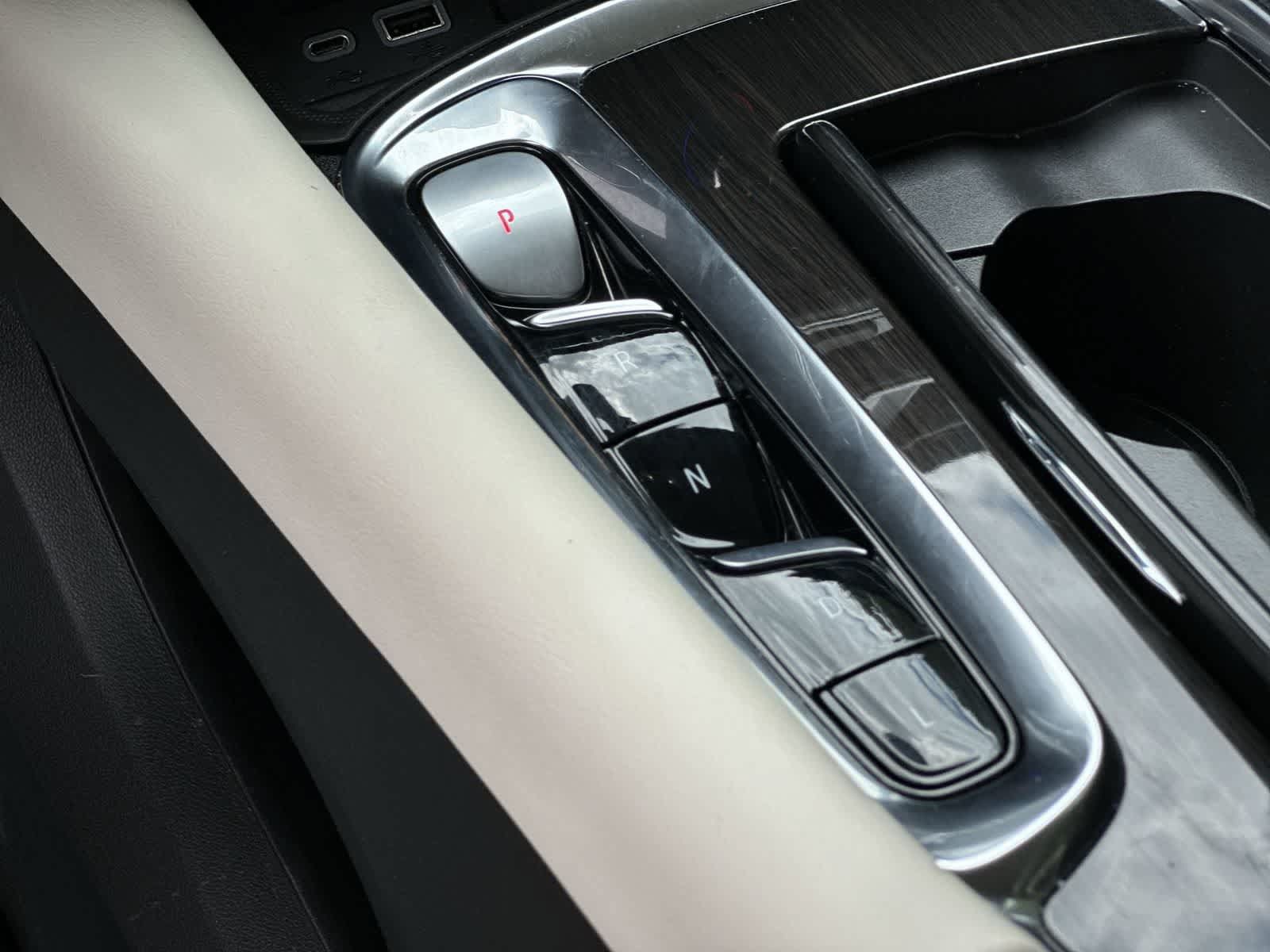 Used 2024 Buick Enclave Essence w/ Sport Touring Edition FWD image 21