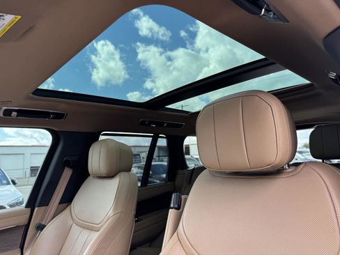 Used 2025 Land Rover Range Rover SE image 14